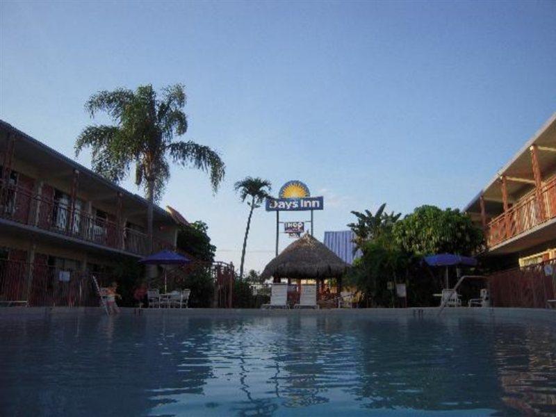 Days Inn By Wyndham West Palm Beach Eksteriør billede