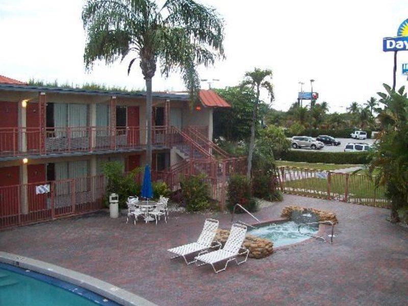 Days Inn By Wyndham West Palm Beach Eksteriør billede