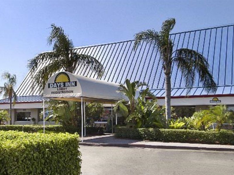 Days Inn By Wyndham West Palm Beach Eksteriør billede