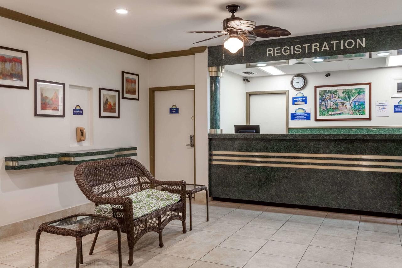 Days Inn By Wyndham West Palm Beach Eksteriør billede