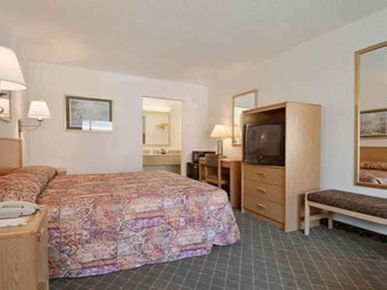Days Inn By Wyndham West Palm Beach Eksteriør billede