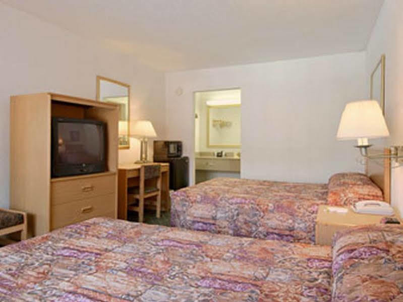Days Inn By Wyndham West Palm Beach Eksteriør billede
