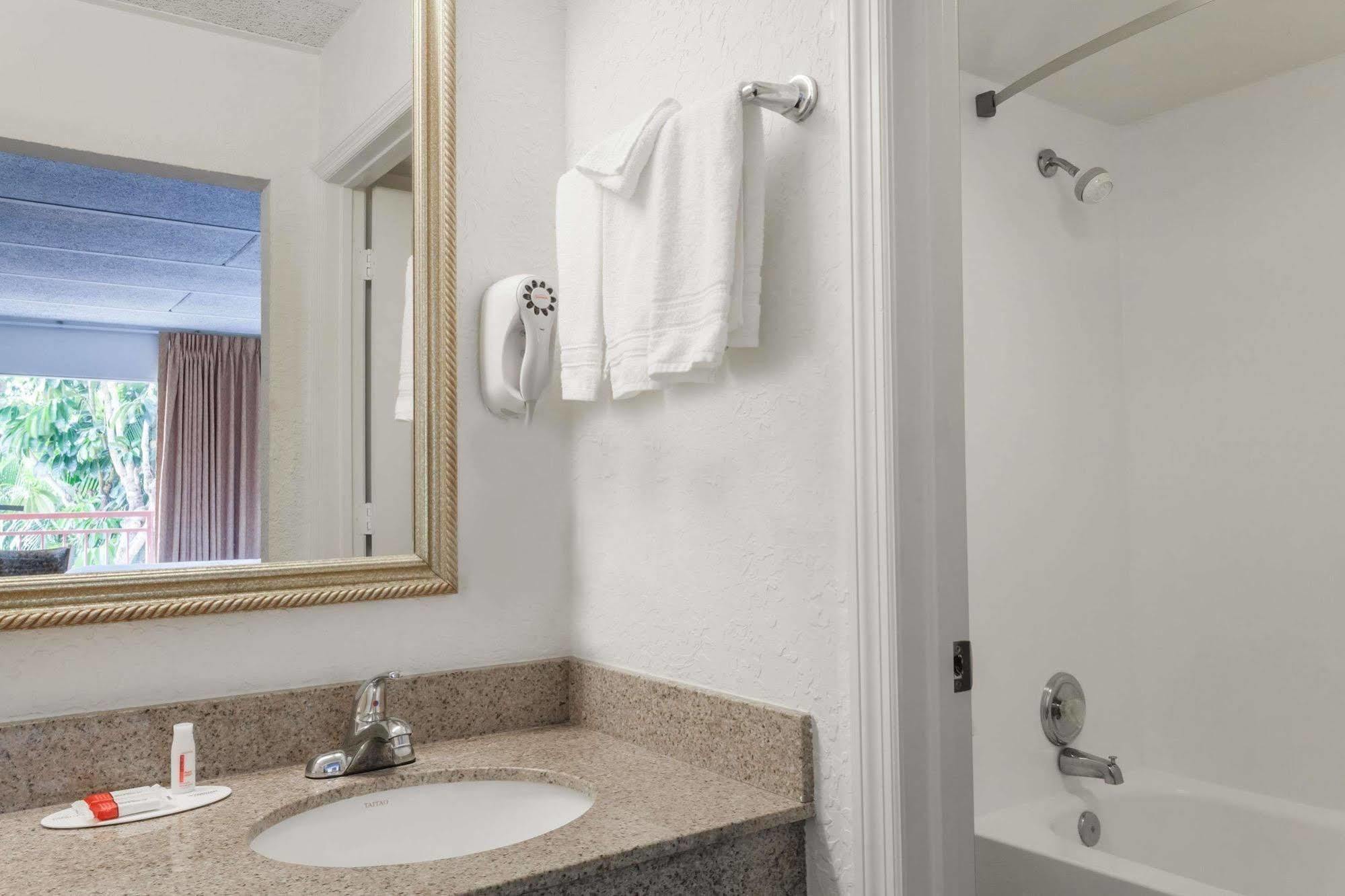 Days Inn By Wyndham West Palm Beach Eksteriør billede