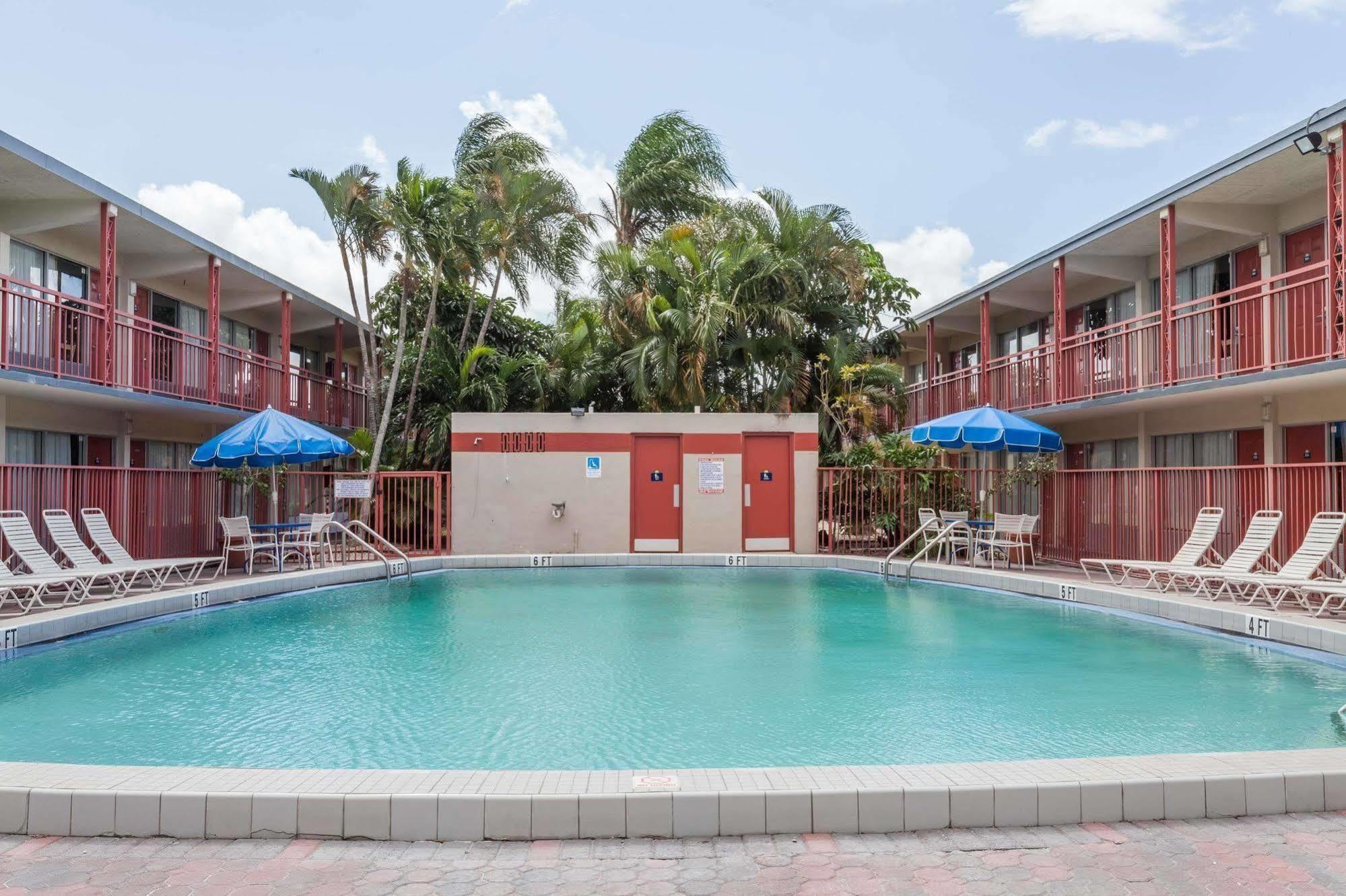 Days Inn By Wyndham West Palm Beach Eksteriør billede