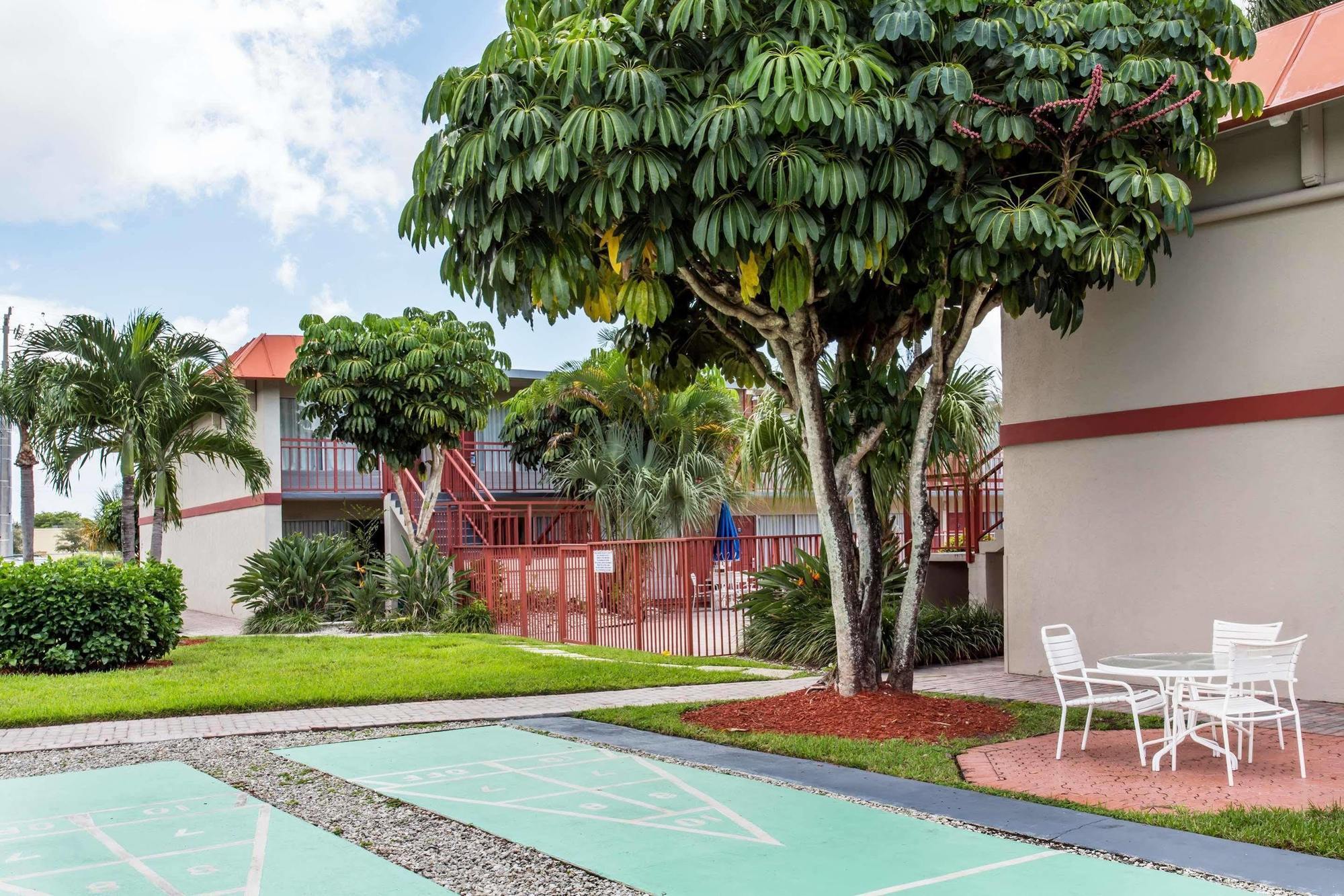 Days Inn By Wyndham West Palm Beach Eksteriør billede